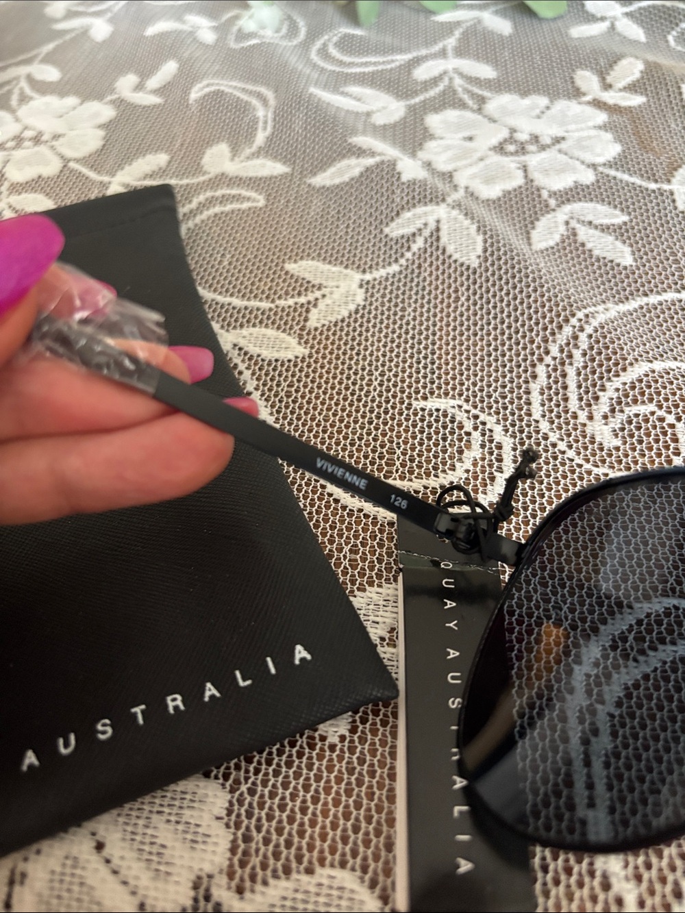 NEW Quay Australia Vivienne Black Metal Aviator Sunglasses for Women with case. - Picture 5 of 7